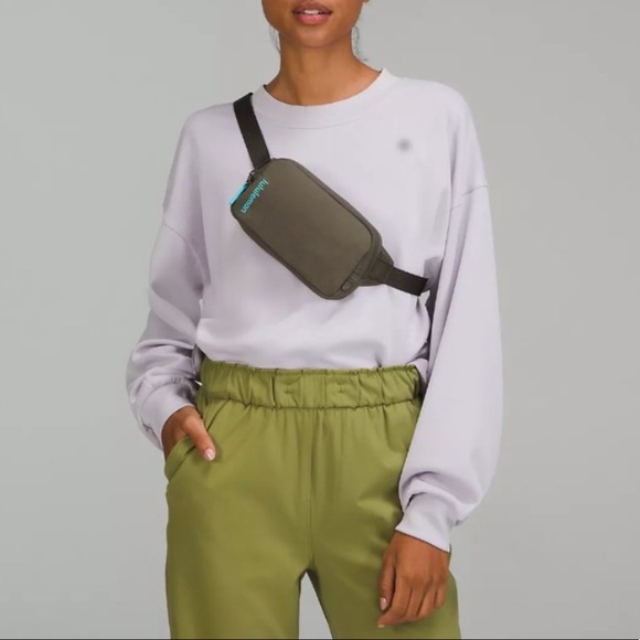 NWT Lululemon Everywhere Mini Belt Bag - Carob Brown - Picture 3 of 9